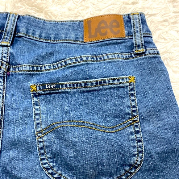 Lee Regular Fit Mid Rise Shorts - Picture 4 of 5